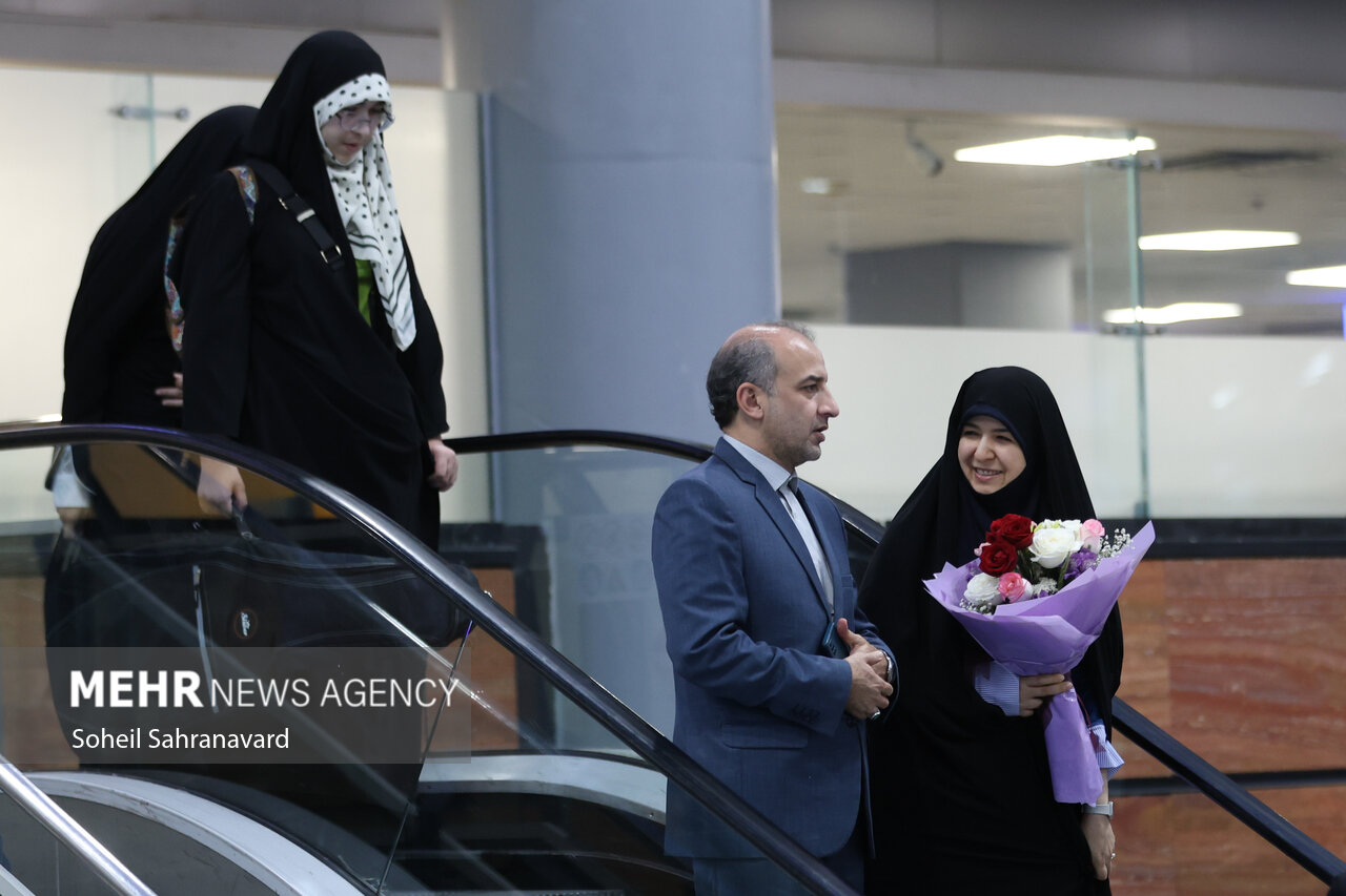 بازگشت رایزن فرهنگی ایران به کشور پس از اخراج از فرانسه بازگشت رایزن فرهنگی ایران به کشور پس از اخراج از فرانسه