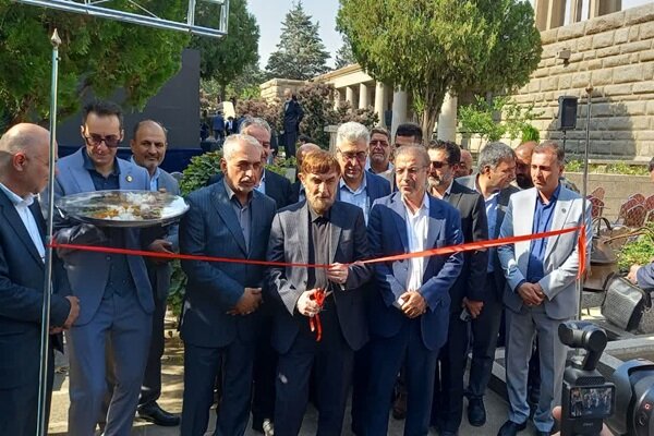 جشنواره گیاهان دارویی «حکیم هزاره» در آرامگاه بوعلی‌سینا افتتاح شد