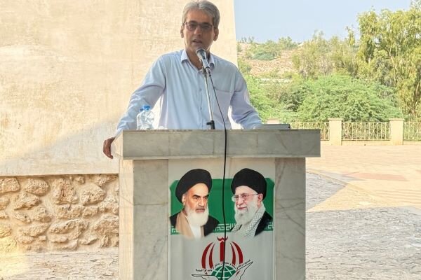 بررسی جامع: بخشدار ویژه خارگ: مطالبات مردم باید از مسیر گفت‌وگوی مستقیم پیگیری شود | مهر - کد bbaa