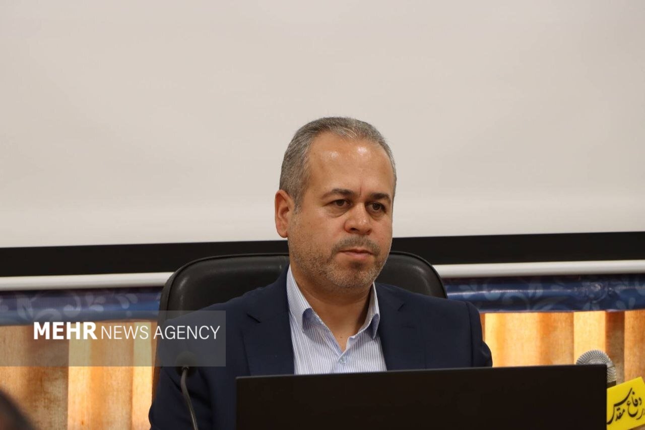 رستمی: جشنواره‌های هنری مفاهیم دفاع مقدس را به نسل جوان منتقل می‌کنند