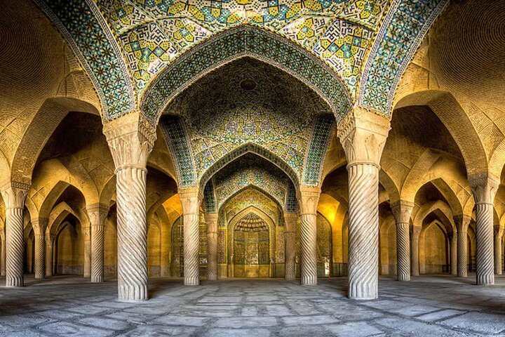 مساجد؛ سنگرهای مقاومت فرهنگی و کانون‌های خدمت‌رسانی محلی