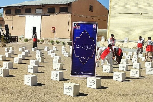 توزیع بسته‌های بهداشتی بین عشایر شهرستان خاش