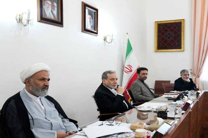 دیدار هیئت رئیسه مجمع استانهای شرق کشور با عراقچی