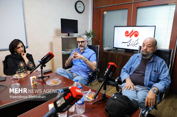 باوجود فروش ۱۰۰ درصدی باز متضرر هستیم؛ سبقت سیگار از قیمت بلیت تئاتر! باوجود فروش ۱۰۰ درصدی باز متضرر هستیم؛ سبقت سیگار از قیمت بلیت تئاتر!