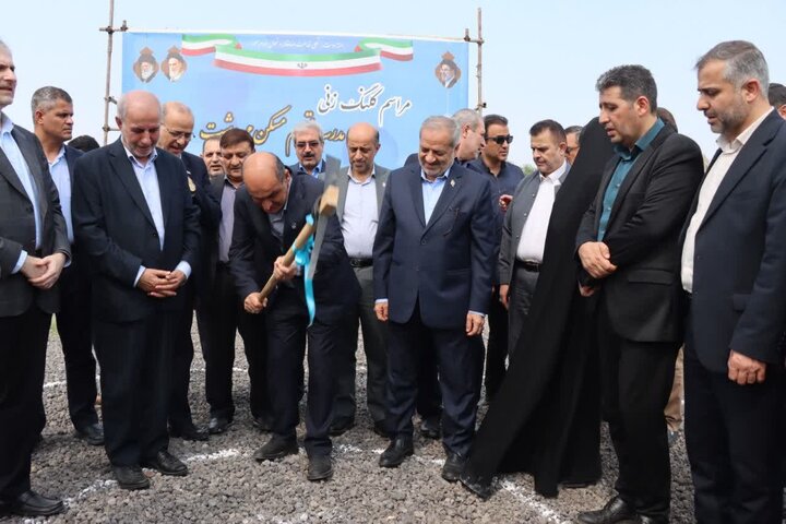 کلنگ زنی و آیین افتتاح مدرسه با حضور وزیر آموزش و پرورش در گیلان