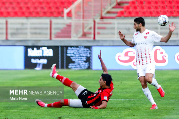 لیگ برتر فوتبال - تراکتور و پرسپولیس