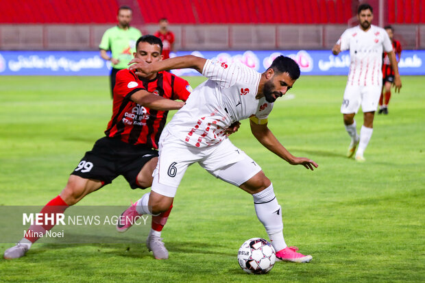 لیگ برتر فوتبال - تراکتور و پرسپولیس
