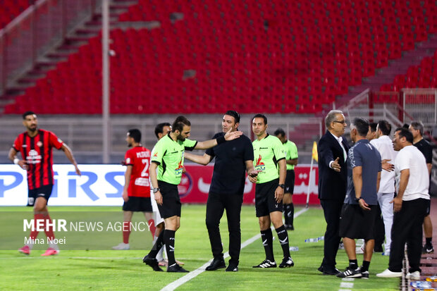 لیگ برتر فوتبال - تراکتور و پرسپولیس