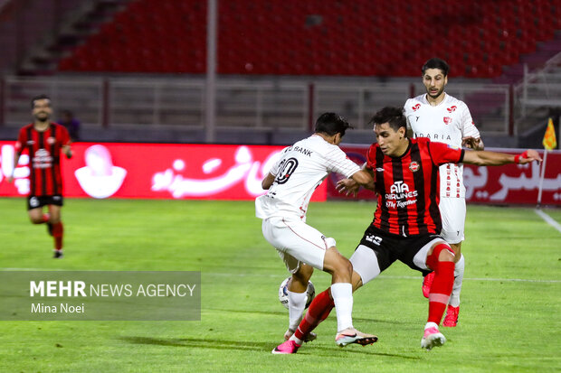 لیگ برتر فوتبال - تراکتور و پرسپولیس