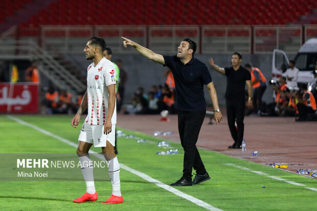 لیگ برتر فوتبال - تراکتور و پرسپولیس