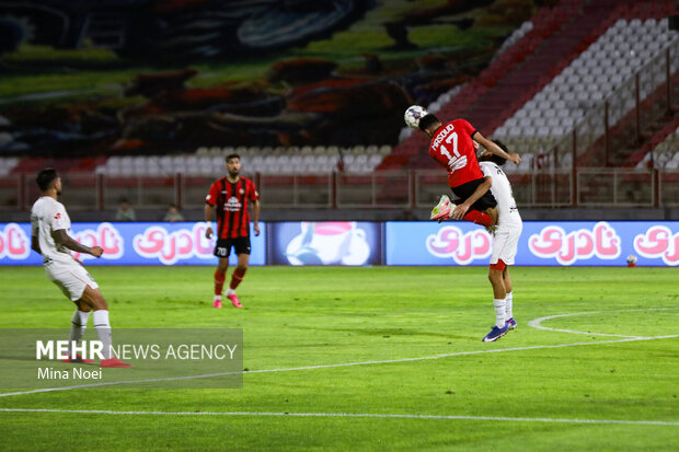لیگ برتر فوتبال - تراکتور و پرسپولیس