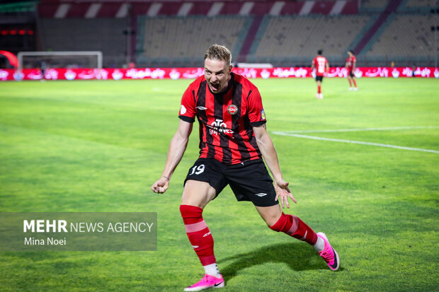 لیگ برتر فوتبال - تراکتور و پرسپولیس