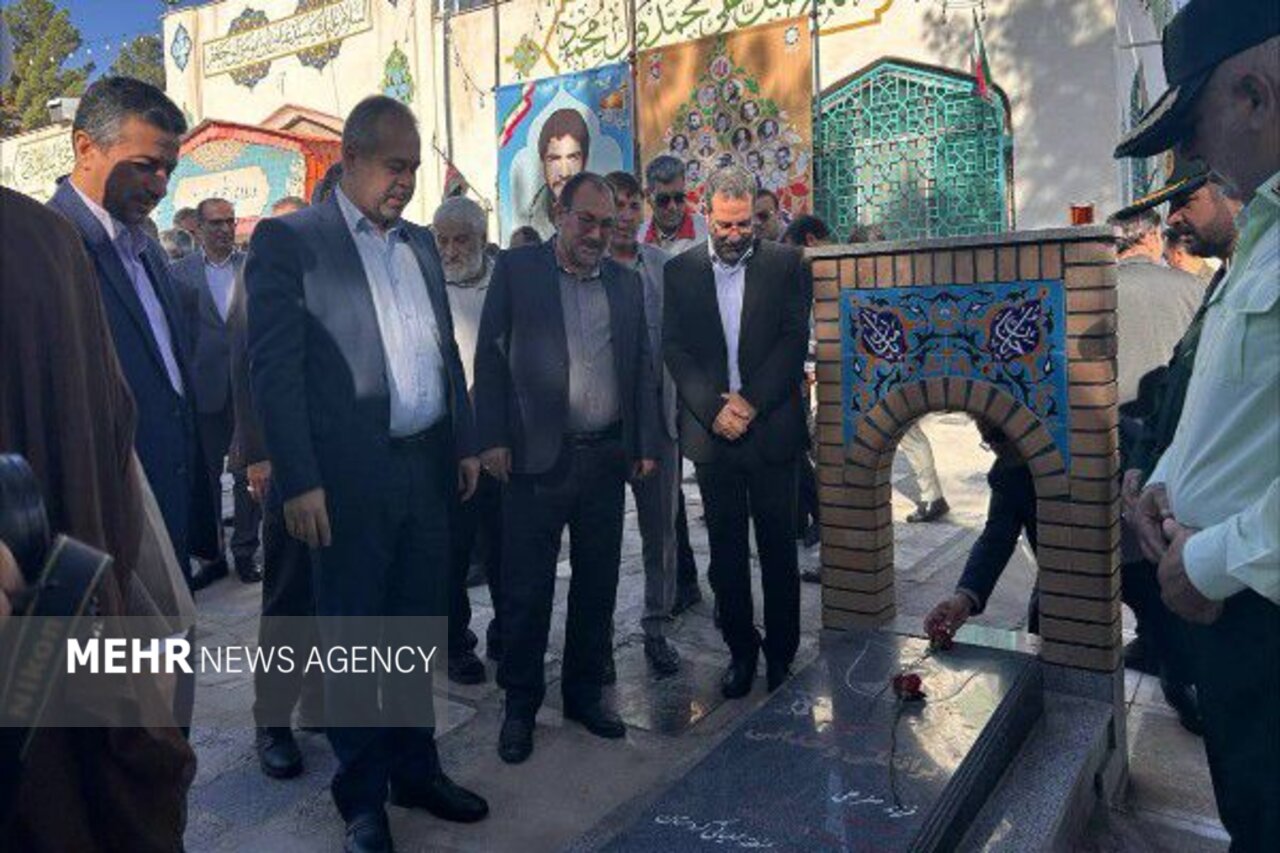 هفته دولت با عطرافشانی مزار شهدا در خراسان شمالی آغاز شد