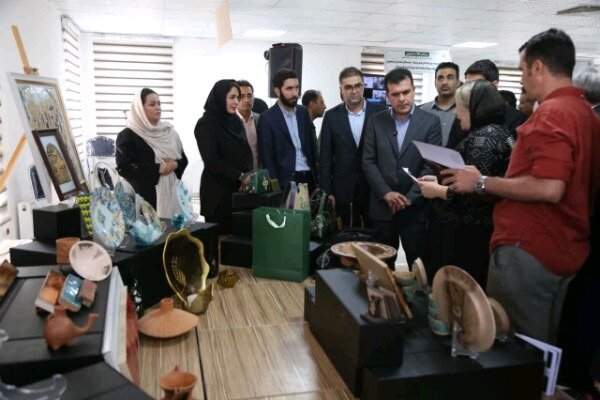 بازدید معاون علمی رییس جمهور از نمایشگاه دستاورد شرکت های دانش بنیان