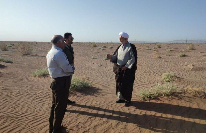 بررسی جامع: ۵۲ هزارهکتار از اراضی قم درگیر کانون‌های گرد و غباراست؛مهار ۱۲۰۰ هکتار | مهر - کد a7a0