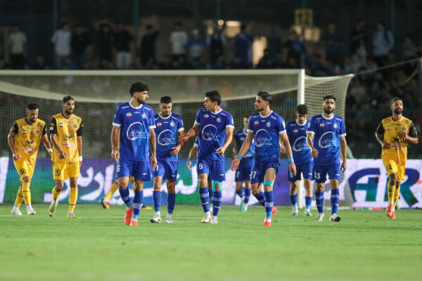 استقلال و تراکتور حسابشان را از بقیه جدا کردند/ پرسپولیس و یک شوک بد!