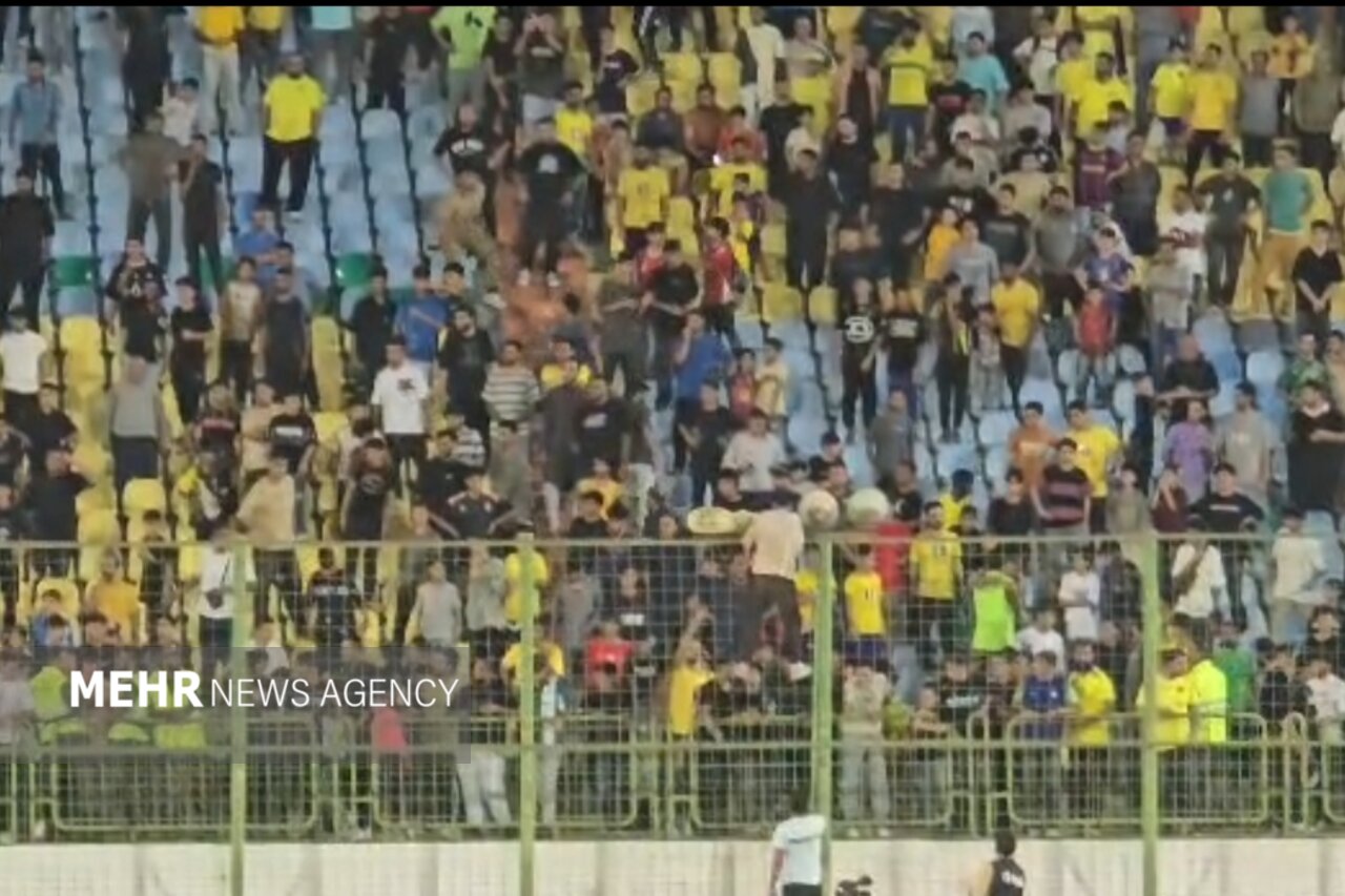 اعتراض هواداران نفت آبادان به شکست سنگین تیمشان