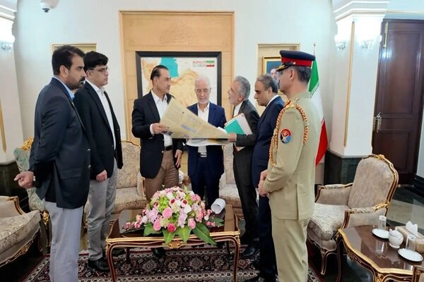 فرمانده ارتش و وزیرکشور پاکستان با بدرقه وزیر کشور، تهران را ترک کردند