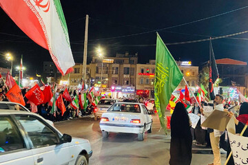 خروش میدان داران کرمانی برای ایستادگی پای پرچم جمهوری اسلامی ایران