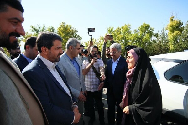 وزیر راه و شهرسازی وارد ملایر شد