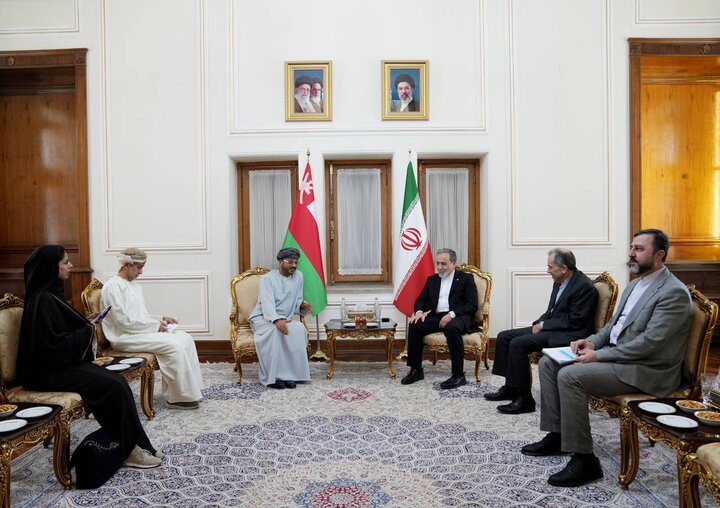 وزير الخارجية العماني يلتقي وزير الخارجية الايراني في طهران