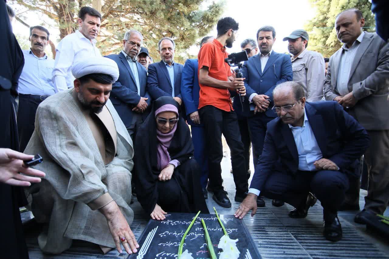 وزیر راه و شهرسازی وارد ملایر شد