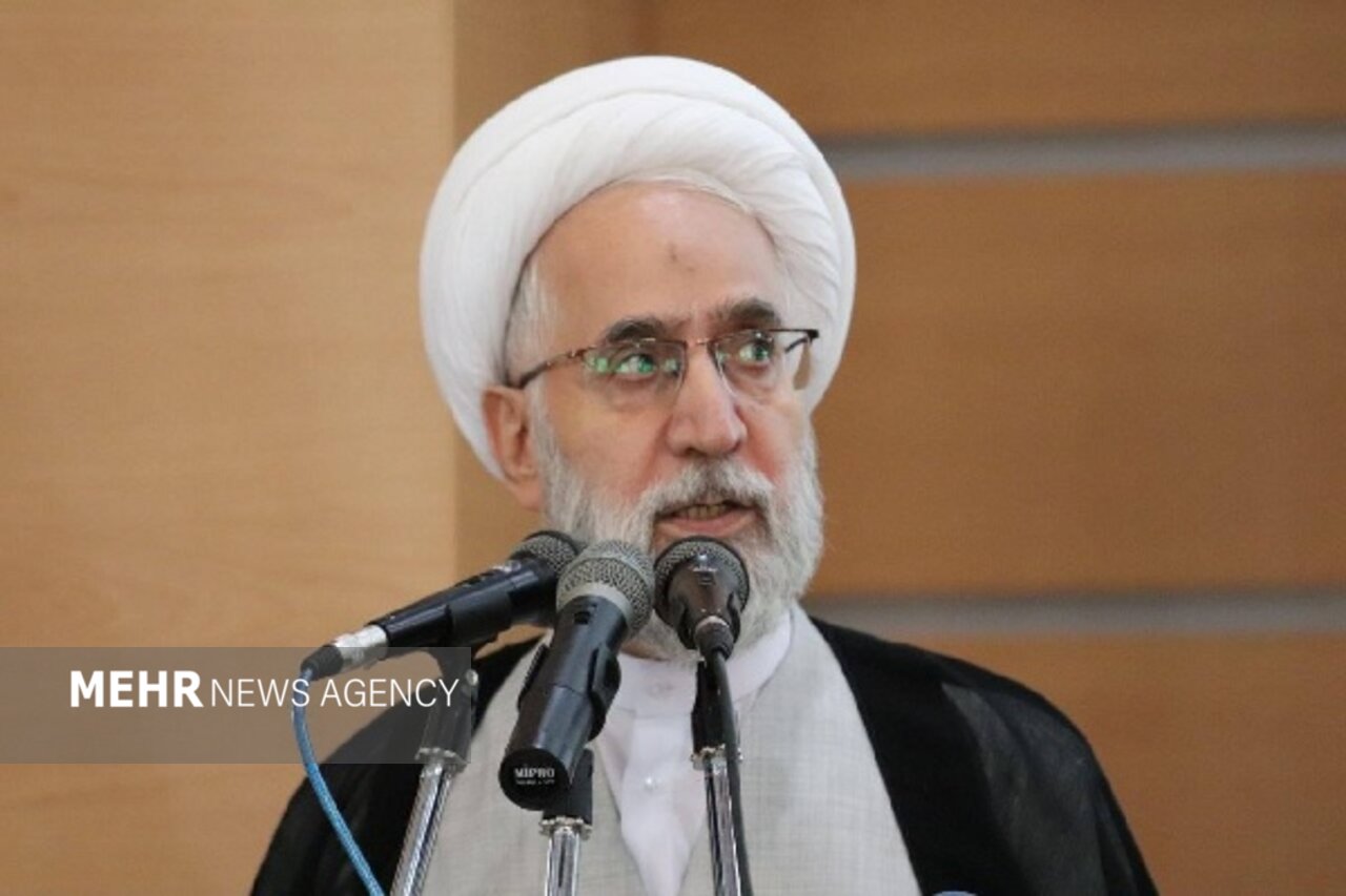 استقلال اقتصادی کشور باید با تقویت بخش خصوصی حفظ شود