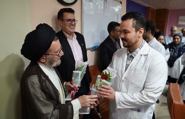امام جمعه خرم‌آباد: پزشکان در سخت‌ترین شرایط کنار مردم بودند