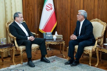 السفير الإيراني الجديد لدى بيلاروسيا يلتقي وزير الخارجية