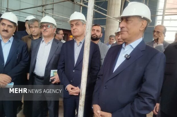 بازدید معاون اجرایی رئیس‌جمهور از بیمارستان ۴۲۱ تختخوابی لاکان
