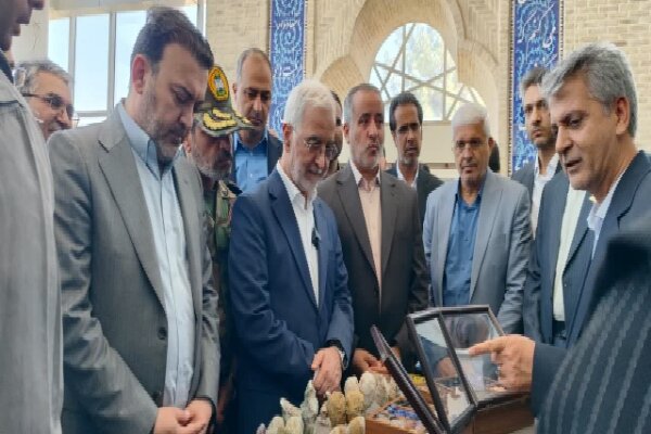 وزیر کشور از نمایشگاه ظرفیت‌های خراسان جنوبی بازدید کرد
