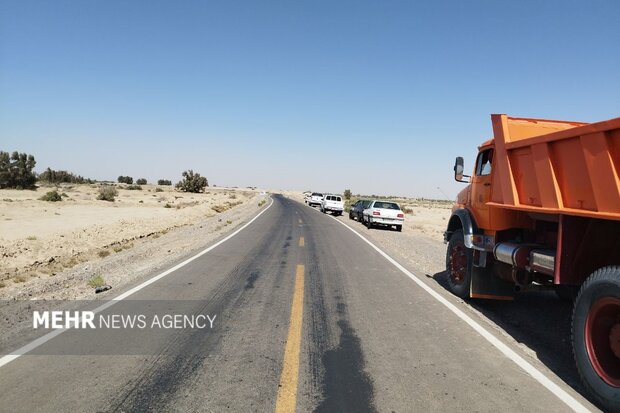 بهره‌برداری از طرح‌های آسفالت روستایی در دو روستای زهک
