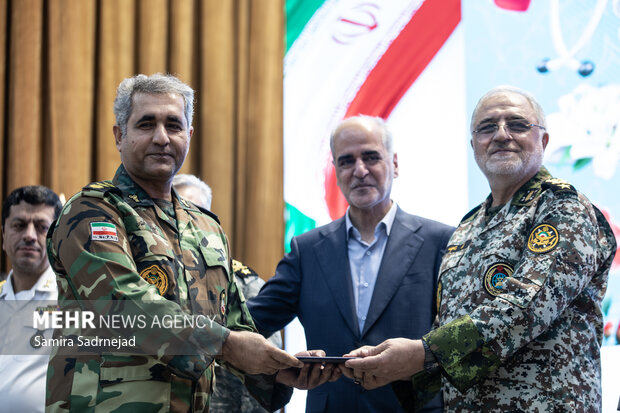 تجلیل از پزشکان بیمارستان نیروی پدافند هوایی ارتش