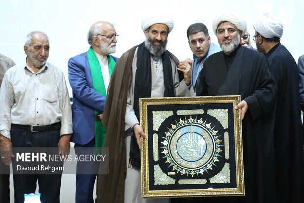 تقدیر مداحان مشهد از ۷ سال خدمت حجت‌الاسلام صاحبقرانی