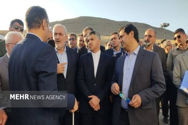 بازدید وزیر نیرو از اَبَر پروژه آب انتقال سرانی