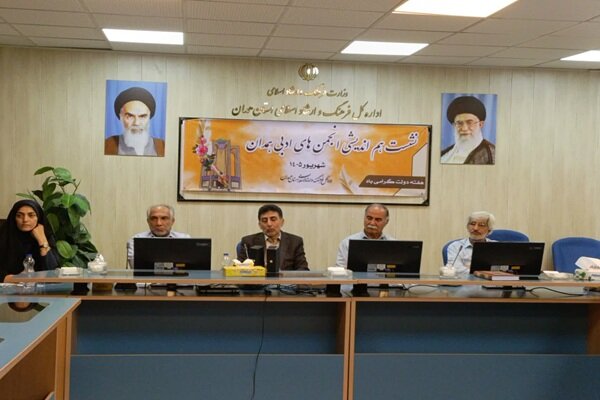گزارش تحلیلی: انجمن‌های ادبی به سمت برنامه‌های ابتکاری و ماندگار حرکت کنند | مهر - کد 8dbf