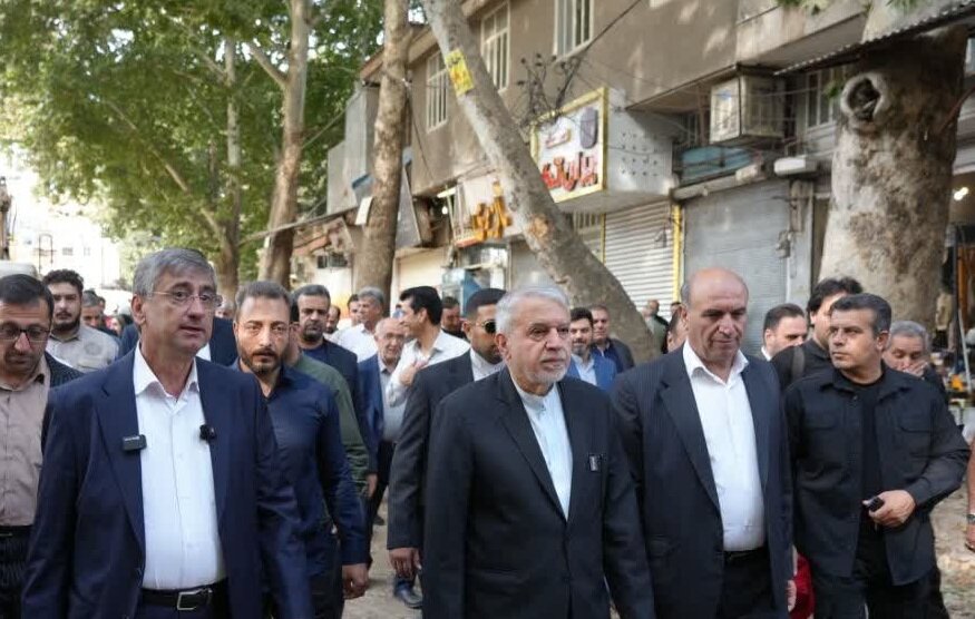 بازدید وزیر میراث‌فرهنگی از طرح‌های در دست اجرای فلک‌الافلاک خرم‌آباد