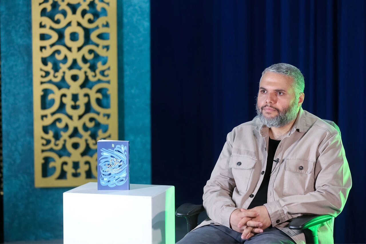 رهبر شهید چگونه با «عینک سنتهای الهی» به جنگ و تاریخ نگاه میکرد رهبر شهید چگونه با «عینک سنتهای الهی» به جنگ و تاریخ نگاه میکرد