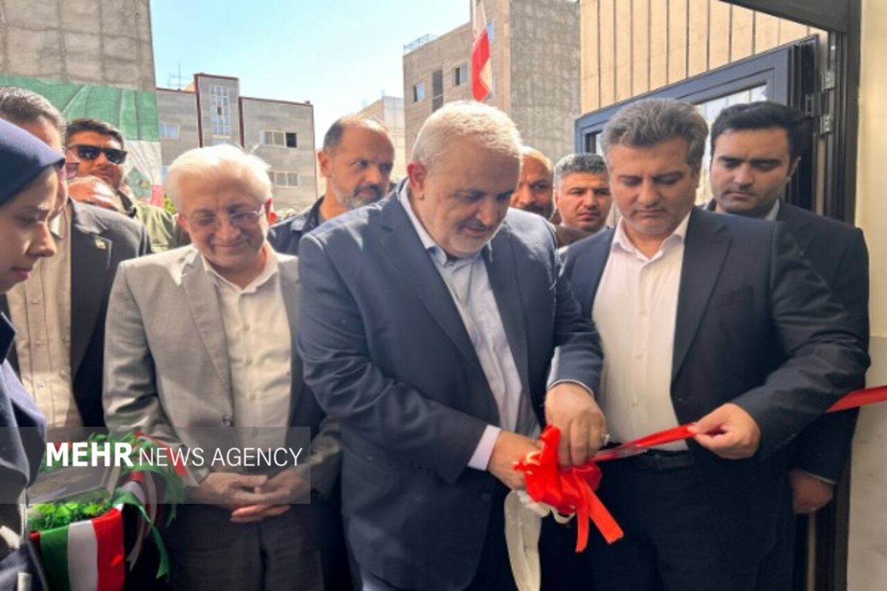 وزیر نیرو ۱۳ پروژه آموزشی و نیروگاه خورشیدی را افتتاح کرد