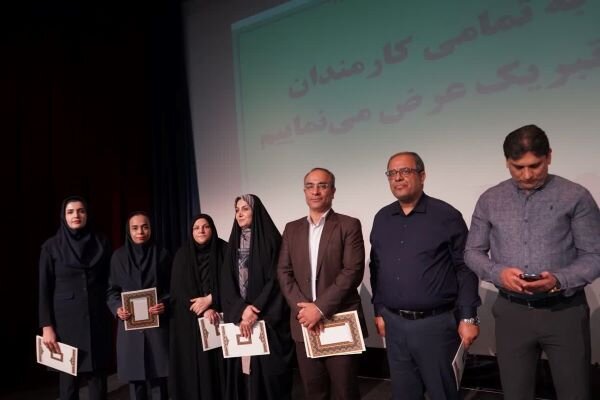 کارمندان نمونه شهرستان بوشهر تجلیل شدند