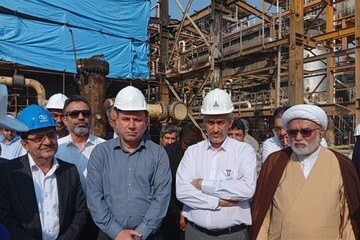 وزیر اقتصاد از پتروشیمی آسیب‌دیده در جنگ اخیر بازدید کرد