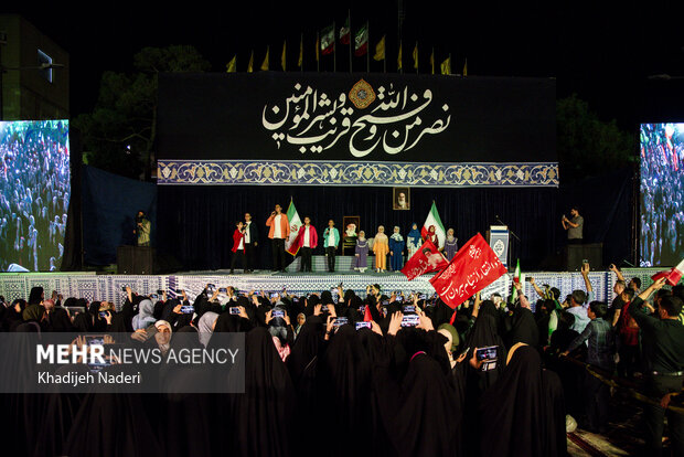 مراسم گرامیداشت رهبر شهید و تبیین شخصیت رهبر معظم انقلاب در اصفهان