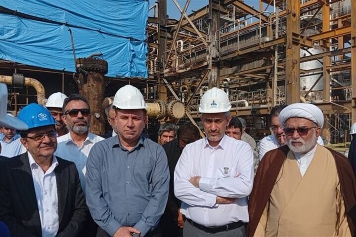 وزیر اقتصاد از پتروشیمی آسیب‌دیده در جنگ اخیر بازدید کرد