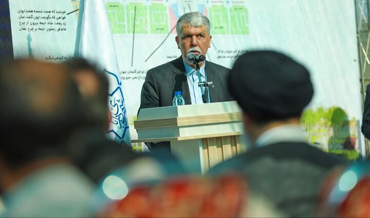 صالحی: یادمان وحشی بافقی، گامی برای شکوفایی معادن انسانی است