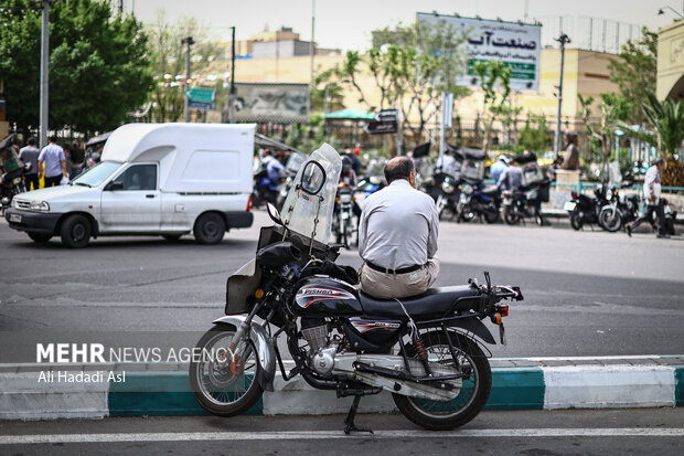 مکثی کوتاه در شهر