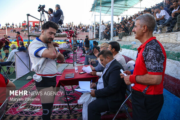 مسابقات کشتی با چوخه در خانلق شیروان