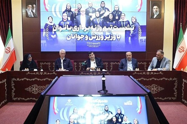 دیدار بانوان مدال‌آور وزنه‌برداری با وزیر ورزش
