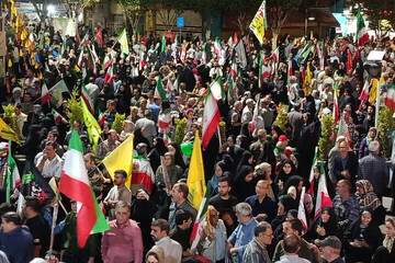 اجتماع ۱۸۱ مردم شهرکرد همراه با نماز استغاثه به امام زمان(عج)
