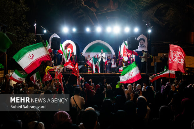 جشن وحدت در میدان انقلاب تهران