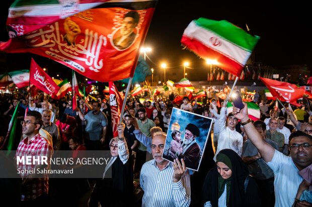 جشن وحدت در میدان انقلاب تهران